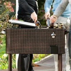 Springbreak Getränkewagen Kühlbox Terrassenkühlwagen 80l Rattandekor 9 Springbreak Getränkewagen Kühlbox Terrassenkühlwagen 80l Rattandekor -Einrichtungsgeschäft 10029648 yy 0004 logo