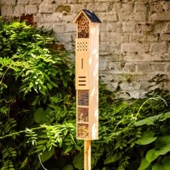 Insektenhotel Mit Erdspieß Ganzjährig Bewohnbar Holz -Einrichtungsgeschäft 10038033 yy 0004 logo